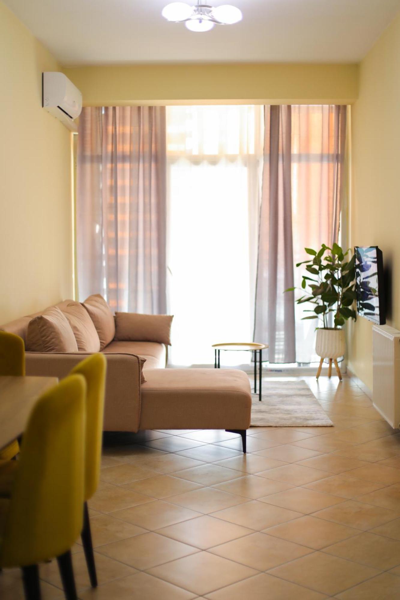 Pleasant Apartment With Free Dedicated Parking In Komuna E Parisit Tirana Exterior foto